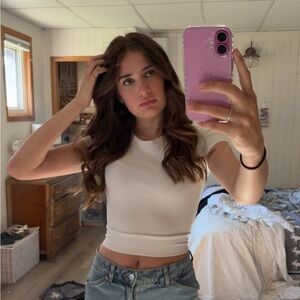 Meet your Posher, Caitlin